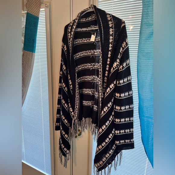 Gorgeous tassel cardigan - Picture 1 of 3